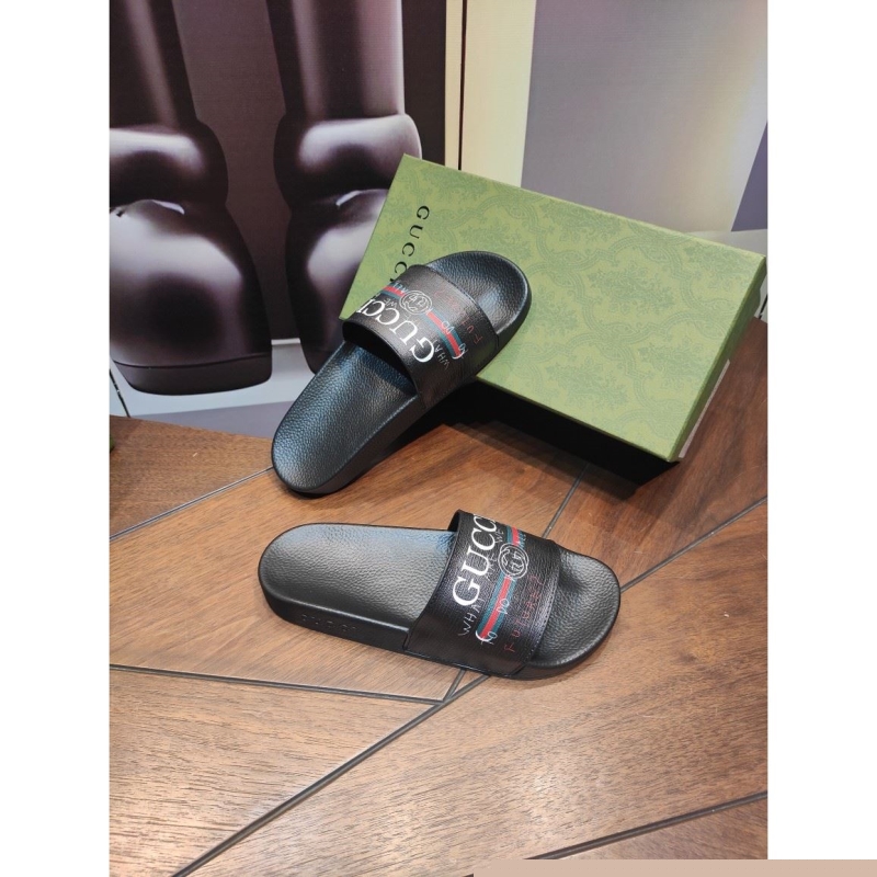 G*u*i slippers